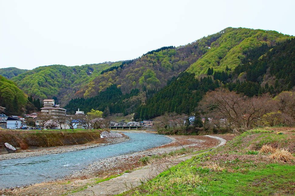亀割山
