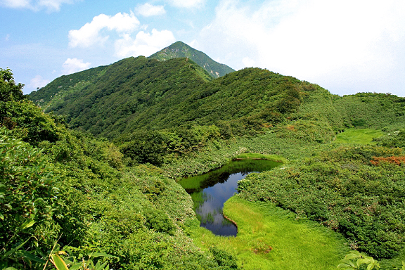 障子池と障子ヶ岳