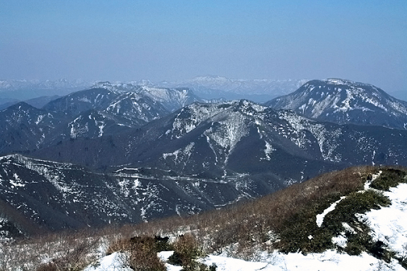 奥羽の山並み