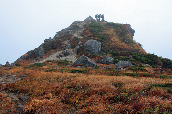 三ッ石山