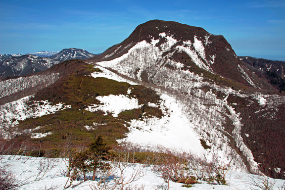 神室岳の雄姿