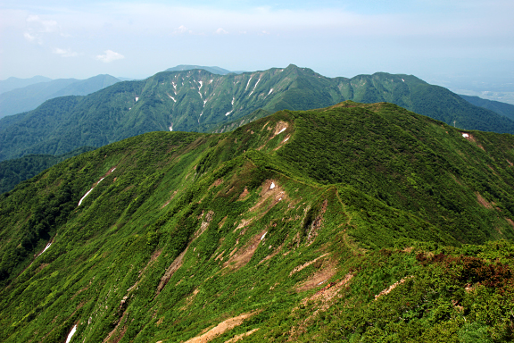 小又山より火打岳を望む