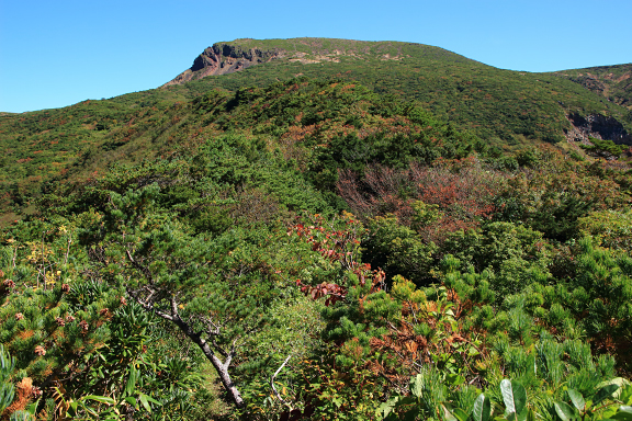 熊野岳を望む