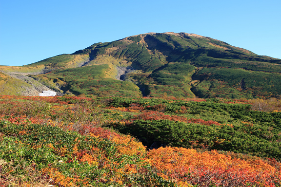 秋色の鳥海山