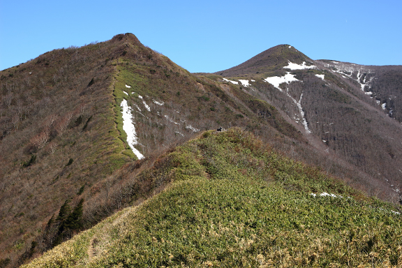 早春の山形神室岳