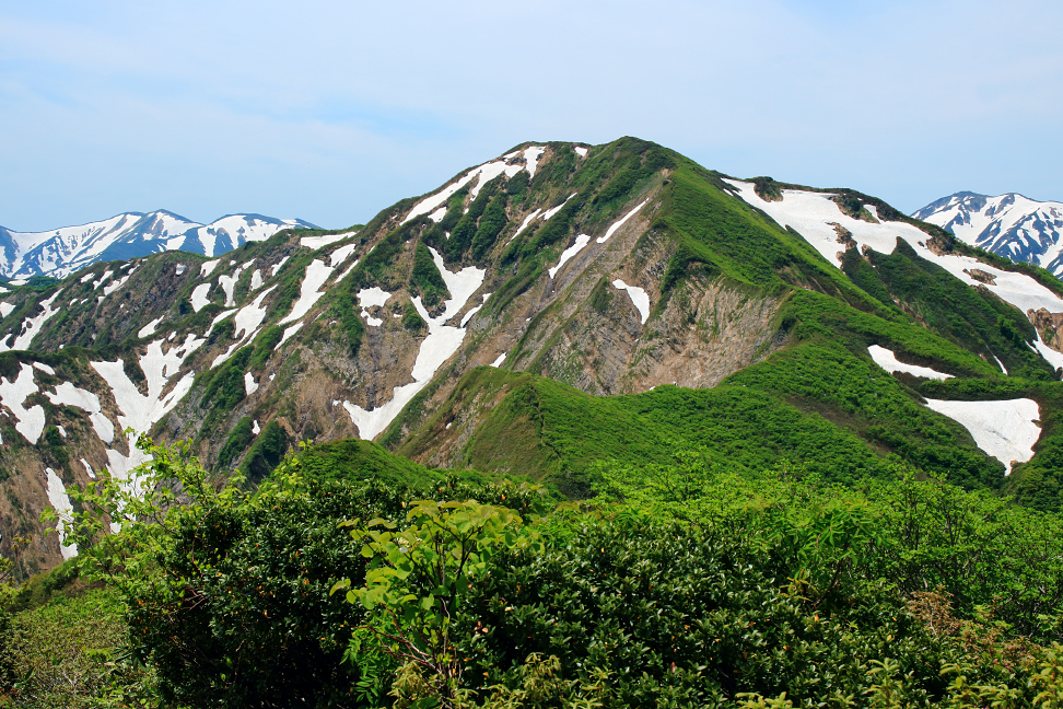 障子ヶ岳と朝日連峰