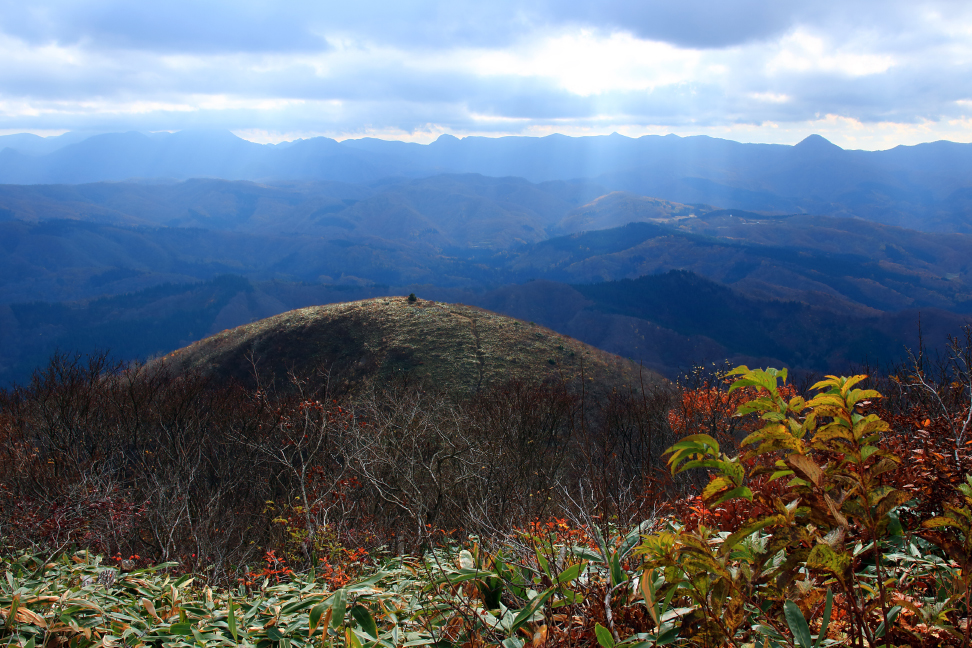 南峰「女山」と船形連峰