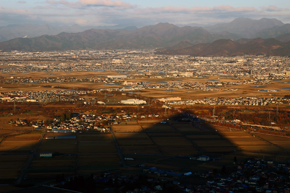 影富神と山形市街